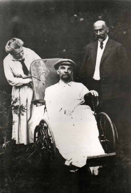 Vladimir Il'ich and his sister Maria